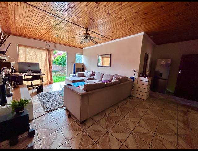 4 BEDROOM HOUSE FOR SALE IN RUYTERWACHT